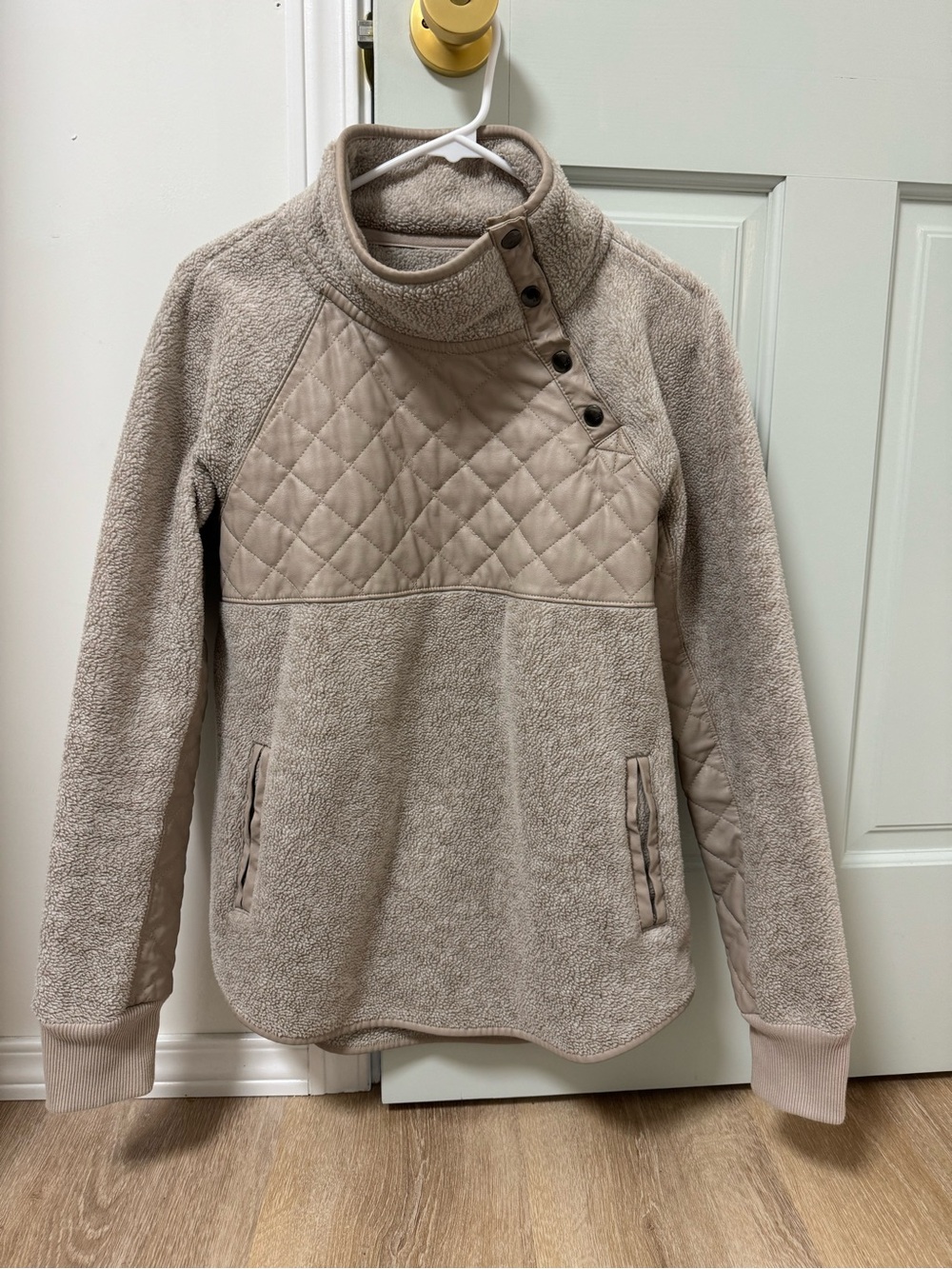 Abercrombie & Fitch Cream beige asymmetrical Pullover
